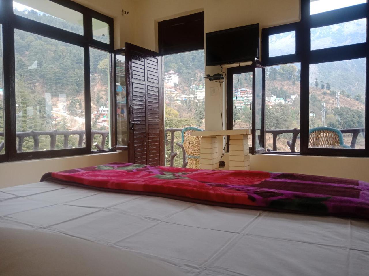 Hotel Pine Spring Dharamshala Ngoại thất bức ảnh