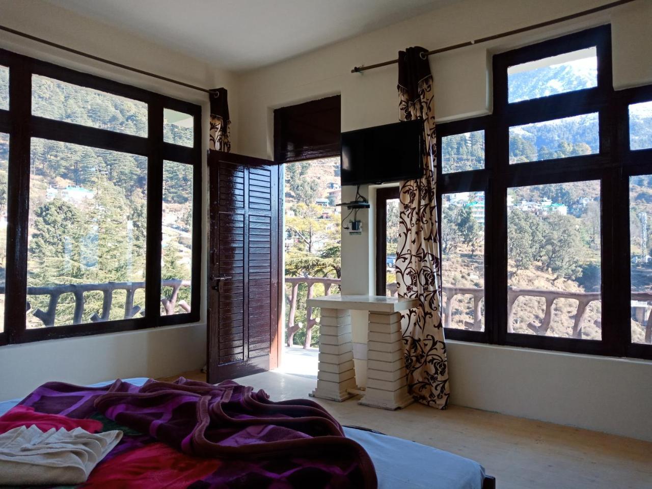 Hotel Pine Spring Dharamshala Ngoại thất bức ảnh